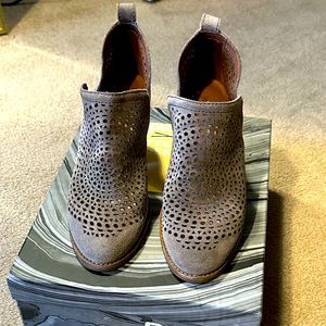 Jeffrey Campbell Suede Rosalee Bootie Size 7.5